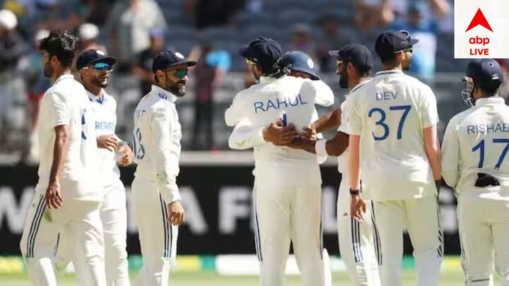 ভারতের কাছে সিডনি টেস্টে হার অথবা ড্র করা মানে বর্ডার গাওস্কর ট্রফি তো হারানোই, একই সঙ্গে ফাইনালের দৌড় থেকে পুরোপুরি ছিটকে যাওয়া। সেক্ষেত্রে শ্রীলঙ্কা-অস্ট্রেলিয়া সিরিজের ফল কোনও কাজে আসবে না।