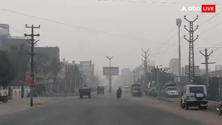 3 जनवरी को आसमान में बादल छाए रहेंगे और हल्की धूप रहेगी. दिन का तापमान 24°C और रात का तापमान 10°C रहेगा.