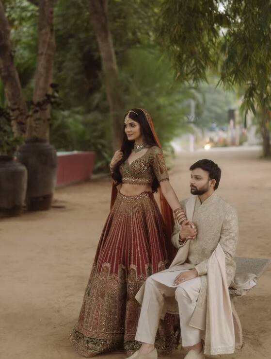 In this picture, Tanvi is seen posing for the camera with her groom Raja holding her hand.