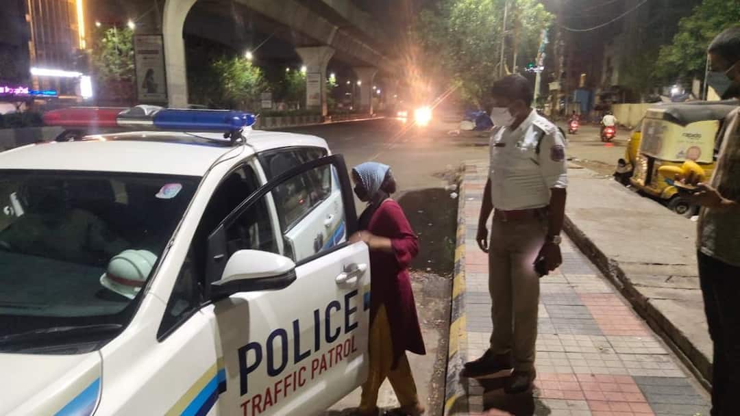 Hyderabad Traffic Restrictions : హైదరాబాద్లో న్యూ ఇయర్ 2025 సెలబ్రేషన్స్పై బిగ్ అలర్ట్- ఇవి తెలుసుకోకుంటే జైలుకెళ్లాల్సిందే Rachakonda police impose traffic restrictions during new year celebrations in Hyderabad Hyderabad Traffic Restrictions : హైదరాబాద్లో న్యూ ఇయర్ 2025 సెలబ్రేషన్స్పై బిగ్ అలర్ట్- ఇవి తెలుసుకోకుంటే జైలుకెళ్లాల్సిందే