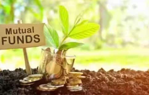 તમે દર મહિને રૂ. 5,000 ની SIP શરૂ કરી રહ્યા છો. જેમાં તમને 12 ટકા વ્યાજ મળે તો પણ લગભગ 36 વર્ષમાં તમે 10.19 કરોડ રૂપિયાનું ફંડ ભેગું કરી શકશો. પરંતુ આ માટે તમારે દર વર્ષે તમારા રોકાણમાં ઓછામાં ઓછું 10 ટકાનું સ્ટેપ-અપ કરવું પડશે.