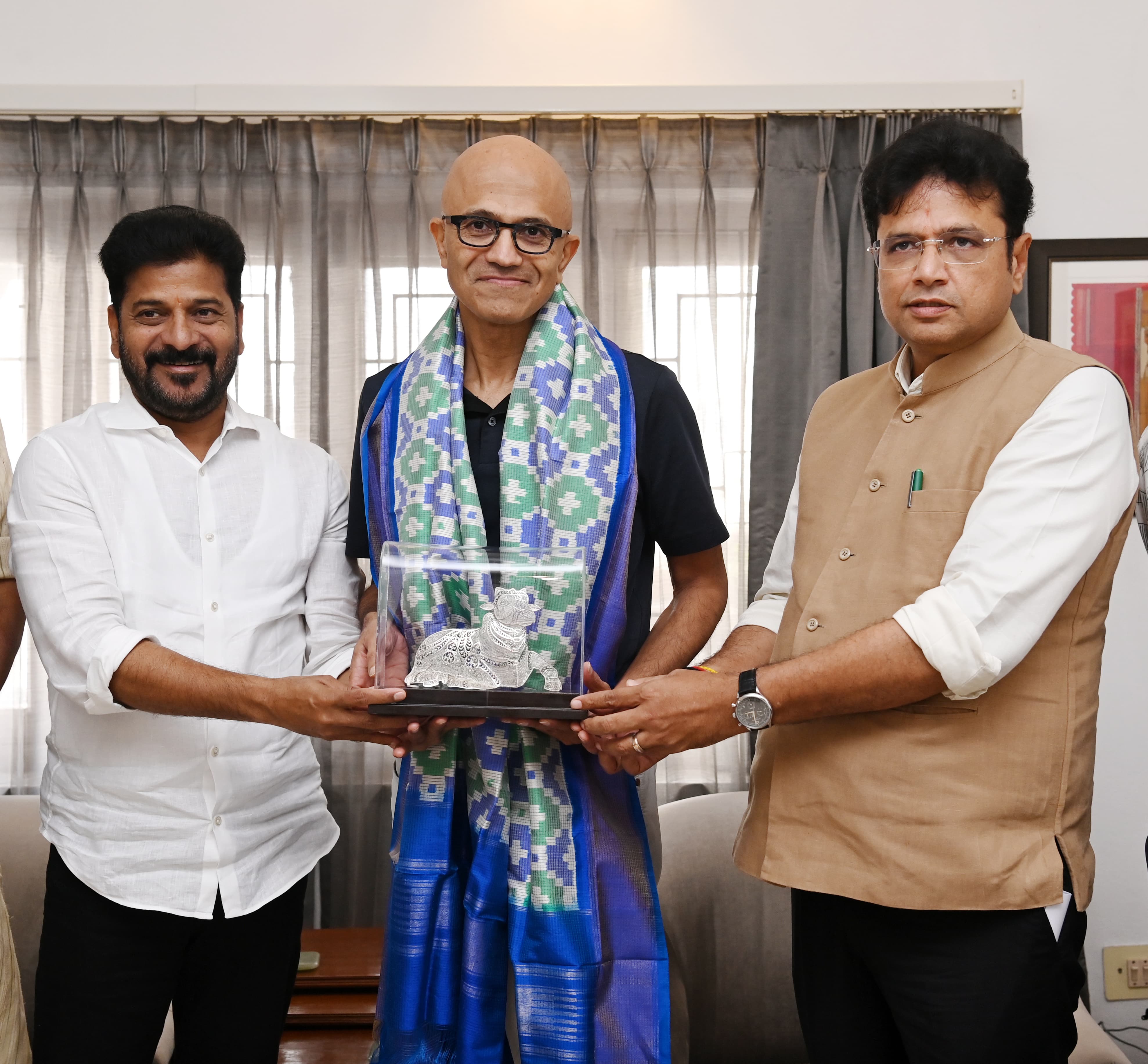 Revanth Reddy Meets Satyanadella: మైక్రోసాఫ్ట్ సీఈవోతో రేవంత్ రెడ్డి సమావేశం -తెలంగాణలో సాఫ్ట్‌వేర్ రంగ అభివృద్ధిపై చర్చ