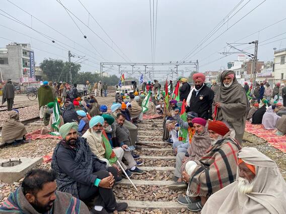 Farmer Protest: ਪੰਜਾਬ 'ਚ ਕਿਸਾਨਾਂ ਨੇ ਖਾਲੀ ਕੀਤੀਆਂ ਸੜਕਾਂ, ਆਮ ਵਾਂਗ ਹੋਈ ਆਵਾਜਾਈ, ਜਾਣੋ ਬੰਦ ਦਾ ਕਿੱਥੇ-ਕਿੱਥੇ ਪਿਆ ਅਸਰ ?