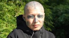 टशन में आकर चेहरे पर बना लिया टैटू, अब नौकरी और पहचान के लिए दर-दर भटक रहा ये शख्स