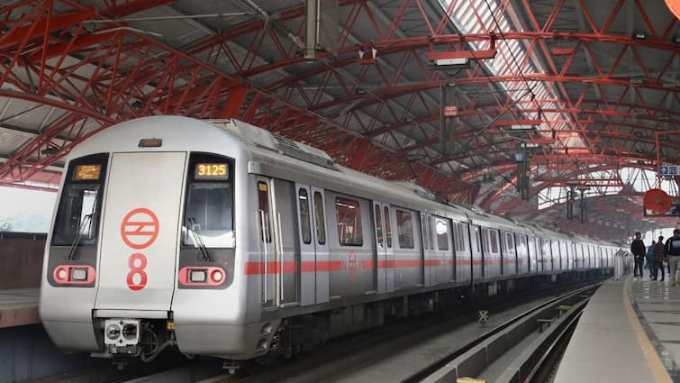 Delhi Metro DMRC Advisory On New Year Eve EXIT From Rajiv Chowk Metro Station will Not be Allowed 31 दिसंबर को रात 9 बजे के बाद दिल्ली के इस मेट्रो स्टेशन से EXIT नहीं, जान लें अपडेट