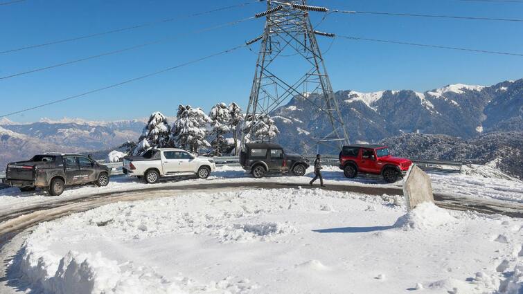 Coldwave Sweeps Through Kashmir, Rajasthan; Snowfall Leaves Tourists Stranded In Sikkim