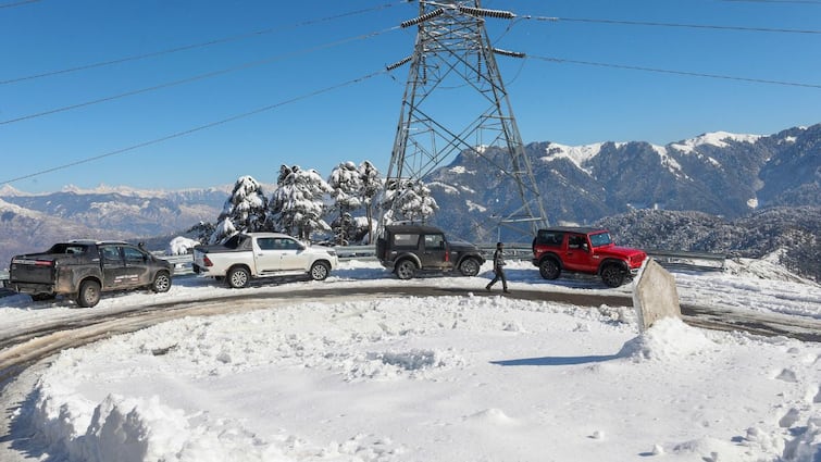 Coldwave Sweeps Through Kashmir, Rajasthan; Snowfall Leaves Tourists Stranded In Sikkim North India Coldwave Kashmir Rajasthan Snowfall In Himachal Leaves Tourists Stranded In Sikkim Coldwave Sweeps Through Kashmir, Rajasthan; Snowfall Leaves Tourists Stranded In Sikkim