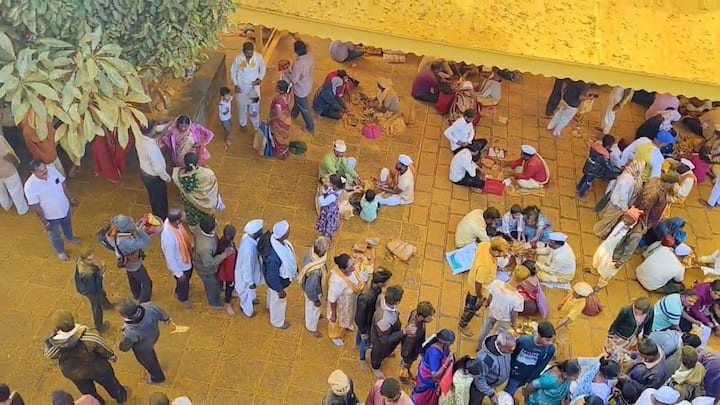 साडेपाच वाजता पालखी कऱ्हा नदी पात्रात पोहोचल्यानंतर त्या ठिकाणी विधीवत  पूजा करून देवांना कऱ्हा नदीच्या पवित्र पाण्याने स्नान घालण्यात येईल.