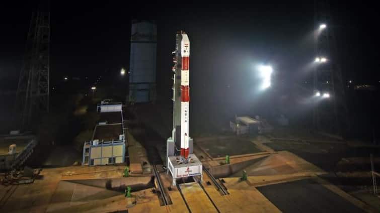 ISRO Launched PSLV C60 SpaDex Successfully Important Role For Space Docking Experiment SpaDeX Mission: न्यू ईयर से पहले ISRO ने रचा इतिहास, स्पैडेक्स मिशन का किया सफल लॉन्च