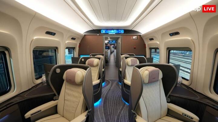 इस ट्रेन के निर्माण के पीछे एक बड़ी वजह यात्रियों के लिए यात्रा को और भी ज्यादा सुविधाजनक बनाना है. चीन स्टेट रेलवे ग्रुप ने ये सुनिश्चित किया है कि CR450 ट्रेन यात्रियों को बेहतर कनेक्टिविटी प्रदान करेगी और समय की बचत भी करेगी.