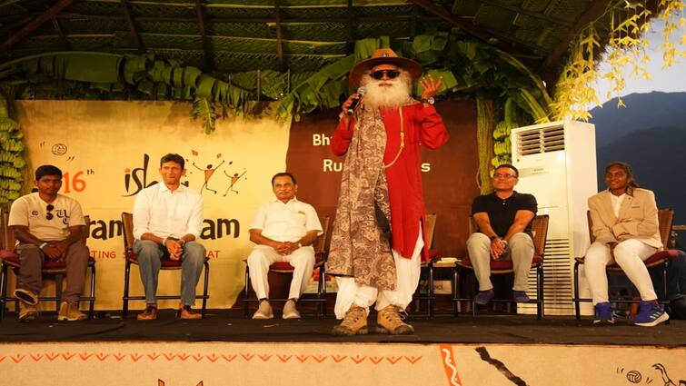 Virender Sehwag Venkatesh prasad praises Isha gramotsavam and sadhguru ஈஷா கிராமோத்சவம் கோலாகலம்.. புகழ்ந்து தள்ளிய வெங்கடேஷ் பிரசாத், சேவாக்!