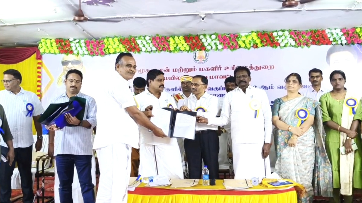 2161 கல்லூரி மாணவிகளுக்கு தலா ரூ.1000 - ஏன் தெரியுமா? முழு விபரம் உள்ளே...!