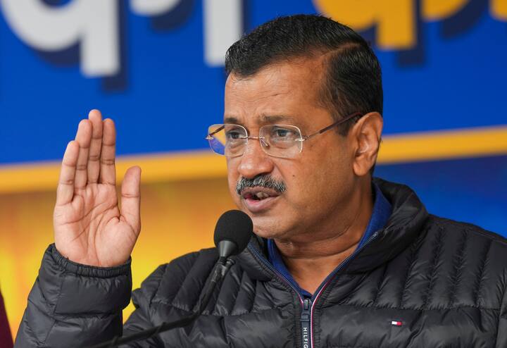 बता दें कि मंगलवार (31 दिसंबर) को अरविंद केजरीवाल कनॉट प्लेस के हनुमान मंदिर से पुजारियों और ग्रंथियों को 18000 रुपये की सम्मान राशि की योजना के लिए रजिस्ट्रेशन की शुरुआत करेंगे.