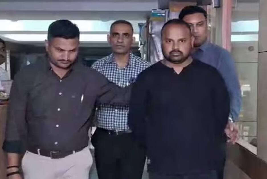 BZ Group: ભૂપેન્દ્રસિંહ ઝાલાની પૉન્ઝી સ્કીમમાં 11 હજાર લોકોનું રોકાણ, ત્રણ ક્રિકેટરો પણ સામેલ, CID ક્રાઇમની પ્રેસમાં મોટા ખુલાસા big reveals about BZ owner Bhupendrasinh Zala with the scam of 6000 crore in the CID press conference at today BZ Group: ભૂપેન્દ્રસિંહ ઝાલાની પૉન્ઝી સ્કીમમાં 11 હજાર લોકોનું રોકાણ, ત્રણ ક્રિકેટરો પણ સામેલ, CID ક્રાઇમની પ્રેસમાં મોટા ખુલાસા