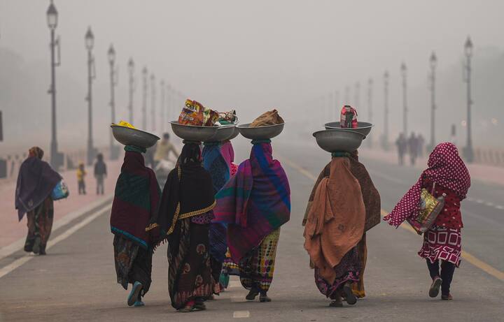3 और 4 जनवरी: इस दौरान न्यूनतम तापमान 10 और 11 डिग्री सेल्सियस बने रह सकता है. अधिकतम तापमान दोनों दिन 20 डिग्री सेल्सियस बना रहेगा. सुबह और शाम के वक्त कोहरा हो सकता है. हालांकि पूरा दिन मौसम साफ बना रहेगा.