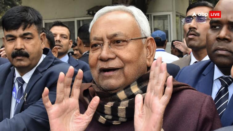 Bihar CM Nitish Kumar Reaction on Mokama Firing Incident Anant Singh Tejashwi Yadav मोकामा गोली कांड पर क्या बोले बिहार के मुख्यमंत्री नीतीश कुमार? सवाल सुनकर दिया ये रिएक्शन