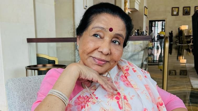 Asha Bhosle Sings Karan Aujla's 'Tauba Tauba' And Performs Vicky Kaushal's Hook Step, Fans Cheer 'What A Surprise'