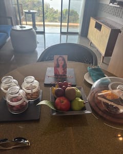 गोवा वेकेशन पर बाथरोब पहनकर निया शर्मा ने लगाया ग्लैमर का तड़का, पलभर में वायरल हुईं तस्वीरें