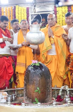'जीवन धन्य हो गया...', कड़ी-सुरक्षा के बीच रक्षा मंत्री राजनाथ सिंह ने भगवान महाकाल का लिया आर्शीवाद