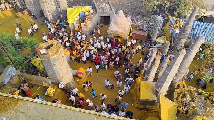 खंडेरायाच्या वर्षभर विविध यात्रा भरत असतात, त्यातीलच एक महत्त्वाची म्हणजे ही सोमवती अमावस्या.