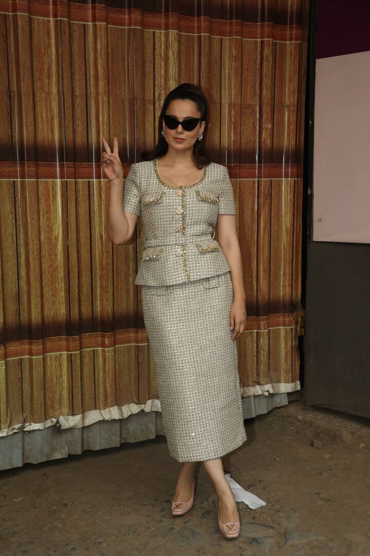 कंगना रनौत की ये तस्वीरें सलमान खान के विवादित रिएलिटी शो ‘बिग बॉस 18’ के सेट पर स्पॉट किया गया.