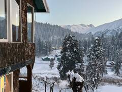 Kashmir Temperature: गुलमर्ग में तापमान माइनस 10 डिग्री ,  सीएम उमर अब्दुल्ला ने शेयर की मनमोहक तस्वीरें