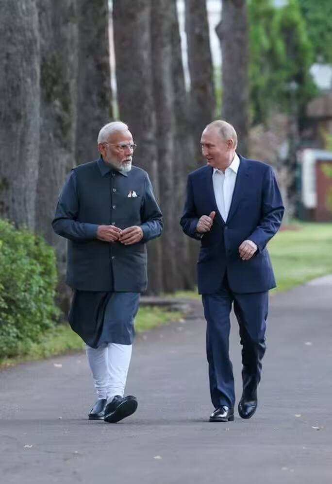 रूस के मॉस्को में बैठक के दौरान प्रधानमंत्री मोदी और राष्ट्रपति पुतिन.