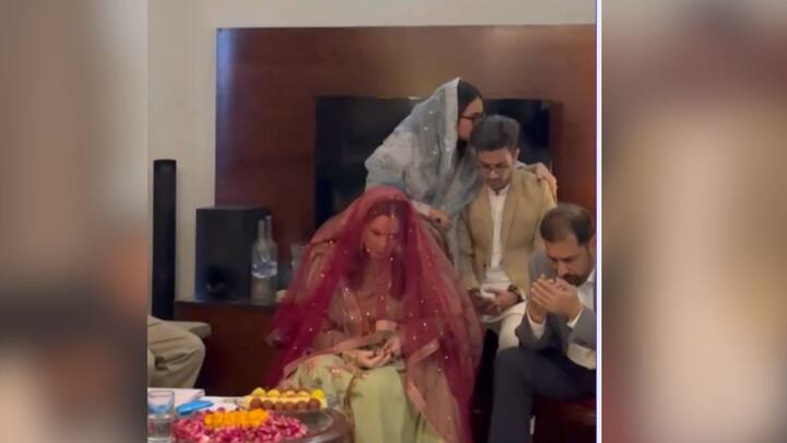 ছবি ও ভিডিও-তে আহাদের মায়ের হাতে মেহেন্দি, কানে ভারী দুল, সেই সঙ্গে জমকালো পোশাকও। মায়ের দ্বিতীয় বিয়ে নিয়ে নিজের অনুভূতি উগরে দেন আহাদ।