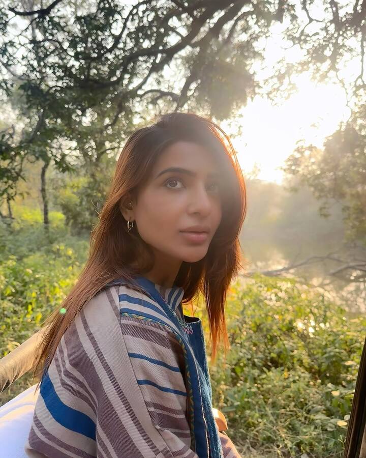 तमिल फिल्म थेरी में सामंथा रुथ प्रभु और थलापति विजय लीड रोल में नजर आए थे. थेरी के रीमेक में सामंथा के ही रोल में कीर्ति नजर आईं हैं.