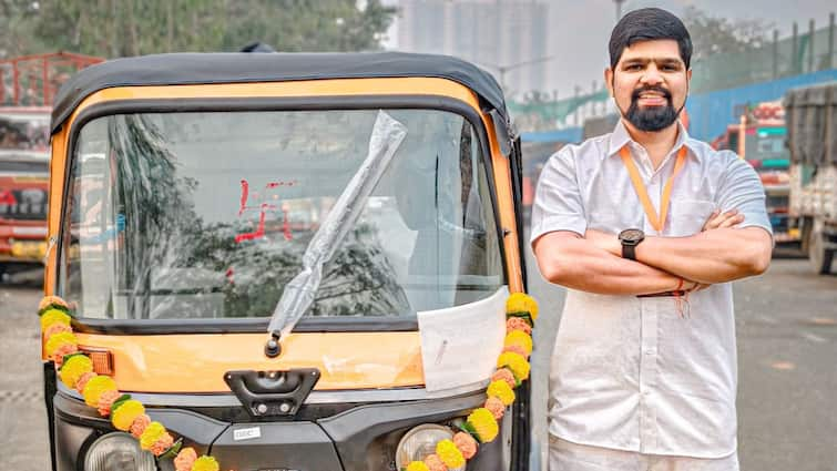 Laid-Off Graphic Designer With 14 Years Experience Becomes Auto-Rickshaw Driver; Here's Why