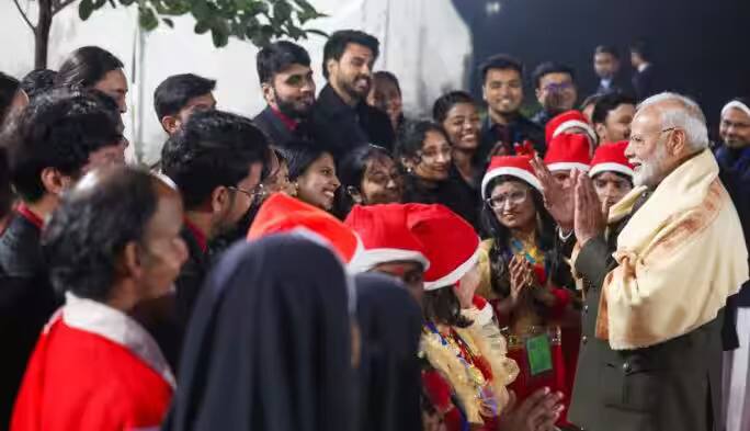 दिल्ली में क्रिसमस फेस्टिवल के दौरान एक कार्यक्रम में प्रधानमंत्री नरेंद्र मोदी ने शिरकत की थी, जिसकी चर्चा चारों ओर हुई.