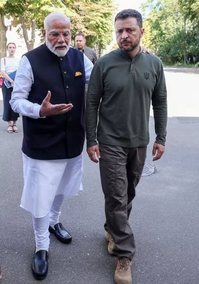 रूस के दौरे के बाद पीएम मोदी यूक्रेन के दौरे पर भी गए थे. कीव में पीएम मोदी और यूक्रेन के राष्ट्रपति वोलोदिमीर जेलेंस्की.