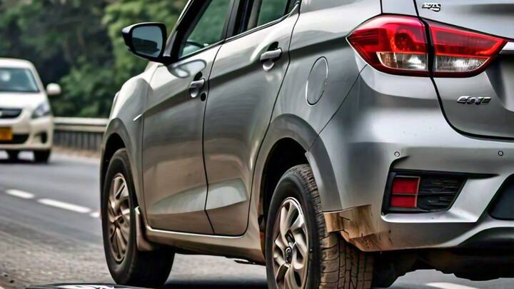 पंचर वाहनों की वजह से हाईवे पर लंबा जाम लग गया, इसके अलावा कई यात्री रात भर हाईवे पर ही अटके रहे. अब प्रशासन इस बात की जांच कर रहा है कि बोर्ड हाईवे पर गलती से गिरा या जानबूझकर छोड़ा गया.