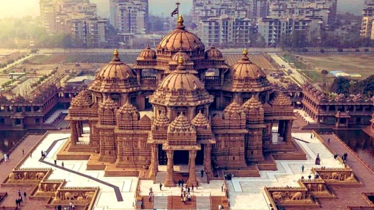 From Chattarpur To Akshardham: Must-Visit Temples In Delhi To Welcome the Year with Spiritual Bliss