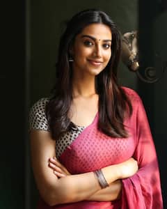 Meenaakshi Chaudhary : మీనాక్షి చౌదరి 2024 రౌండప్.. పర్సనల్, ప్రొఫెషనల్ ఫోటోలు షేర్ చేసిన హీరోయిన్