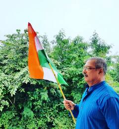 महीने का 35 रुपये कमाता था ये एक्टर, 13 साल की उम्र से कर रहा काम, आज है 80 करोड़ का मालिक