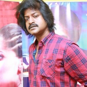 மாரச் 29ஆம் தேதி வில்லன் நடிகர் டேனியல் பாலாஜி மாரடைப்பு ஏற்பட்டு உயிரிழந்தார். தமிழ் சினிமாவில் எத்தனையோ படங்களில் தளபதி விஜய் உட்பட பல முன்னணி நடிகர்களுடன் நடித்துள்ளார். காதல் கொண்டேன், என்னை அறிந்தால், பைரவா, பிகில் ஆகிவை இவர் நடித்த படங்களில் சில. 'ஏப்ரல் மாதத்தில்' படத்தின் மூலமாக சினிமாவில் நடிகராக அறிமுகமானவர் டேனியல் பாலாஜி. சினிமாவில் அறிமுகமான காலகட்டங்களில் ஒரு சில படங்களில் நடித்து வந்தார். அப்போது கௌதம் மேனன் இயக்கத்தில் வந்த காக்க காக்க படத்தில் நடித்து பிரபலமானார். கமல் ஹாசன் நடிப்பில் வந்த வேட்டையாடு விளையாடு என்ற படத்தில் உச்சநட்சத்திர வில்லனாக நடித்தார். அதன் பிறகு பல படங்களில் வில்லனாக நடித்தார். தமிழ் மட்டுமின்றி கன்னடம், மலையாளம், தெலுங்கு ஆகிய மொழிகளிலும் பல படங்களில் நடித்துள்ளார். என்னதான் படங்களில் வில்லனாக நடித்திருந்தாலும் நிஜத்தில் இவர் ஒரு ஹீரோ. இவர், ஆவடியில் ஒரு அம்மன் கோயில் ஒன்றையும் கட்டியிருக்கிறார் என்பது குறிப்பிடத்தக்கது.