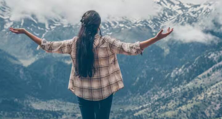 ਟੀਮ ਨੇ ਪਾਇਆ ਕਿ ਜਿਹੜੇ ਲੋਕ ਕਦੇ ਵੀ ਗੰਭੀਰ ਲਾਂਗਟਰਮ ਰਿਸ਼ਤੇ ਵਿੱਚ ਨਹੀਂ ਰਹੇ, ਉਹਨਾਂ ਲੋਕਾਂ ਦੀ ਤੁਲਨਾ ਵਿੱਚ ਜਿਹੜੇ ਵਰਤਮਾਨ ਵਿੱਚ ਸਿੰਗਲ ਹਨ, ਇਹਨਾਂ ਲੋਕਾਂ ਦੇ ਮੁਕਾਬਲੇ ਰਿਲੇਸ਼ਨਸ਼ਿਪ ਵਾਲੇ ਲੋਕਾਂ ਨੇ ਬਾਹਰਲਾਪਣ, ਖੁੱਲ੍ਹੇਪਨ ਅਤੇ ਜੀਵਨ ਵਿੱਚ ਸੰਤੁਸ਼ਟੀ ਘੱਟ ਪ੍ਰਾਪਤ ਕੀਤੀ।