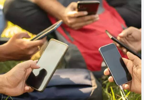 ਇਸ ਪਲਾਨ 'ਚ ਤੁਹਾਨੂੰ ਏਅਰਟੈੱਲ ਐਕਸਟ੍ਰੀਮ ਦੇ ਨਾਲ ਫ੍ਰੀ ਕੰਟੈਂਟ ਸਟ੍ਰੀਮਿੰਗ ਦੀ ਸੁਵਿਧਾ ਵੀ ਮਿਲਦੀ ਹੈ। ਇਸ ਦੇ ਨਾਲ ਹੀ ਏਅਰਟੈੱਲ ਦੇ ਗਾਹਕਾਂ ਨੂੰ ਮੁਫਤ ਹੈਲੋ ਟਿਊਨਸ ਦਾ ਲਾਭ ਵੀ ਮਿਲਦਾ ਹੈ। ਜੇਕਰ ਤੁਸੀਂ ਘੱਟ ਲਾਗਤ ਵਾਲੇ ਸਾਲਾਨਾ ਪਲਾਨ ਲੈਣਾ ਚਾਹੁੰਦੇ ਹੋ ਤਾਂ ਤੁਸੀਂ ਇਸ ਵੱਲ ਜਾ ਸਕਦੇ ਹੋ। ਏਅਰਟੈੱਲ ਕੋਲ ਆਪਣੇ ਗਾਹਕਾਂ ਲਈ 3599 ਰੁਪਏ ਦਾ ਸਾਲਾਨਾ ਪਲਾਨ ਵੀ ਹੈ।