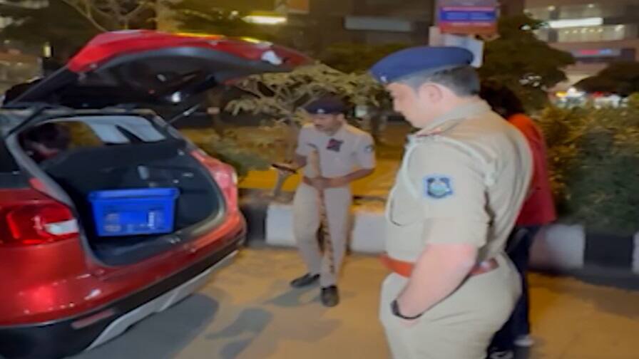 Ahmedabad: આજે રાત્રે 8 વાગ્યાથી અમદાવાદના આ રસ્તાઓ બંધ, શહેરમાં આ જગ્યાઓએ ડાન્સ પાર્ટીની મંજૂરી These roads in Ahmedabad will be closed from 8 pm tonight Ahmedabad: આજે રાત્રે 8 વાગ્યાથી અમદાવાદના આ રસ્તાઓ બંધ, શહેરમાં આ જગ્યાઓએ ડાન્સ પાર્ટીની મંજૂરી