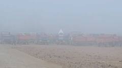 Nashik Nandgaon Fog : नांदगाववर पसरली दाट धुक्याची चादर, अवकाळीनंतर धुक्याने बळीराजा हवालदिल, पाहा Photos