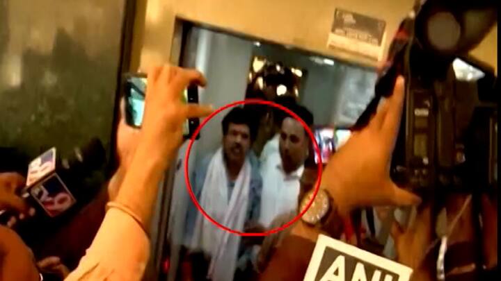 पोलीस तपासात जर मी दोषी दिसलो तर जी शिक्षा मिळेल ती शिक्षा भोगायला मी तयार आहे, असंही वाल्मिक कराड यांनी व्हिडीओद्वारे सांगितले.