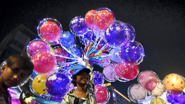 Vendors sell balloon as people gather to celebrate in Ahmedabad, Gujarat on Tuesday night. Image: PTI