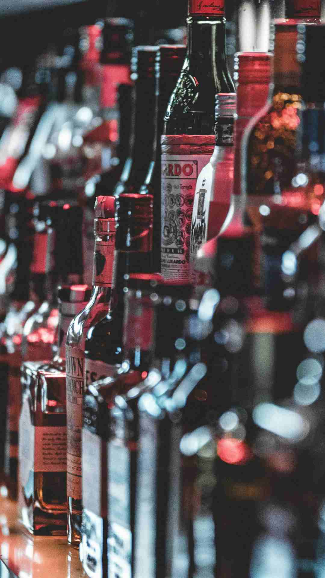कैसे रखे जाते हैं शराब के नाम?