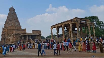 Thanjvur Devotees thronged temples new year special worship tnn கோயில்களில் குவிந்த பக்தர்கள்... ஆங்கிலப்புத்தாண்டு சிறப்பு வழிபாடு