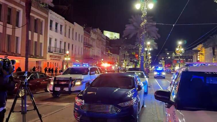 US New Orleans Vehicle Attack Declared Terrorist Act Vehicle Rams into Crowd जबरन भीड़ में घुसाया ट्रक, लोगों को रौंदा, फिर बरसाईं अंधाधुंध गोलियां... अमेरिका में आतंकी हमला