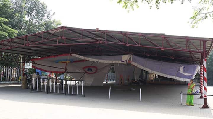 Vaikunta Ekadashi Tirumala 2025 : జనవరి 10 వైకుంఠ ఏకాదశి సందర్భంగా వైకుంఠద్వార దర్శనానికి వచ్చే భక్తులకోసం టోకెన్లు జారీ చేయనున్నారు. అందుకోసం తిరుపతిలో ప్రత్యేక కేంద్రాలు సిద్ధం చేస్తున్నారు.