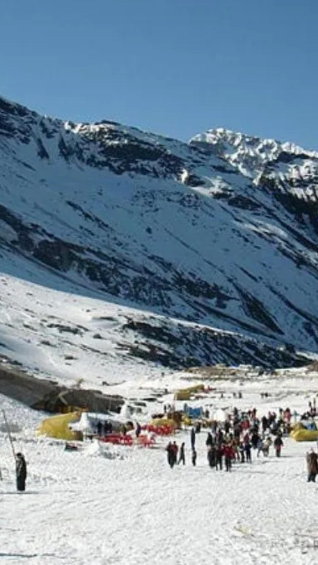 हिमाचल प्रदेश के मनाली शहर में हर साल लाखों पर्यटक आते हैं