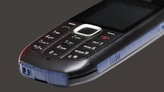 साल 2025 में Smartphone की जगह आपके लिए क्यों बेहतर रहेगा फीचर फोन? जानिए 5 बड़ी वजहें