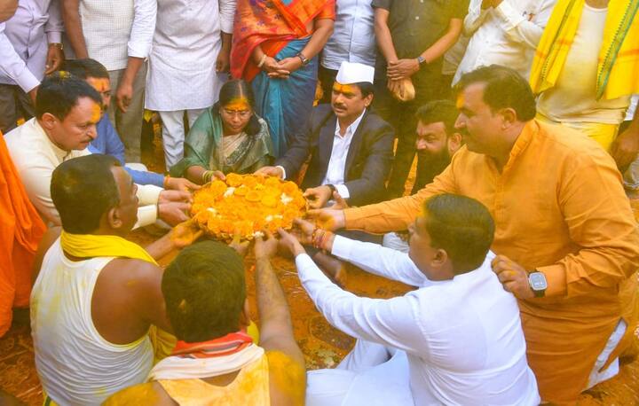 तसेच त्यांनी यावेळी त्यांनी कुलधर्म कुलाचार देखील केलाय.